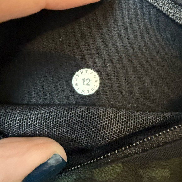 Lululemon Athletica Camo Black Women's Athletic Shorts Size 12 - Picture 3 of 7